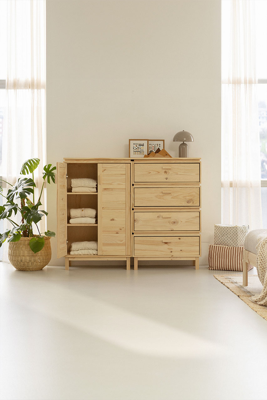 Imagen de ambiente 1 para:Armario aparador con cajones y baldas de madera natural